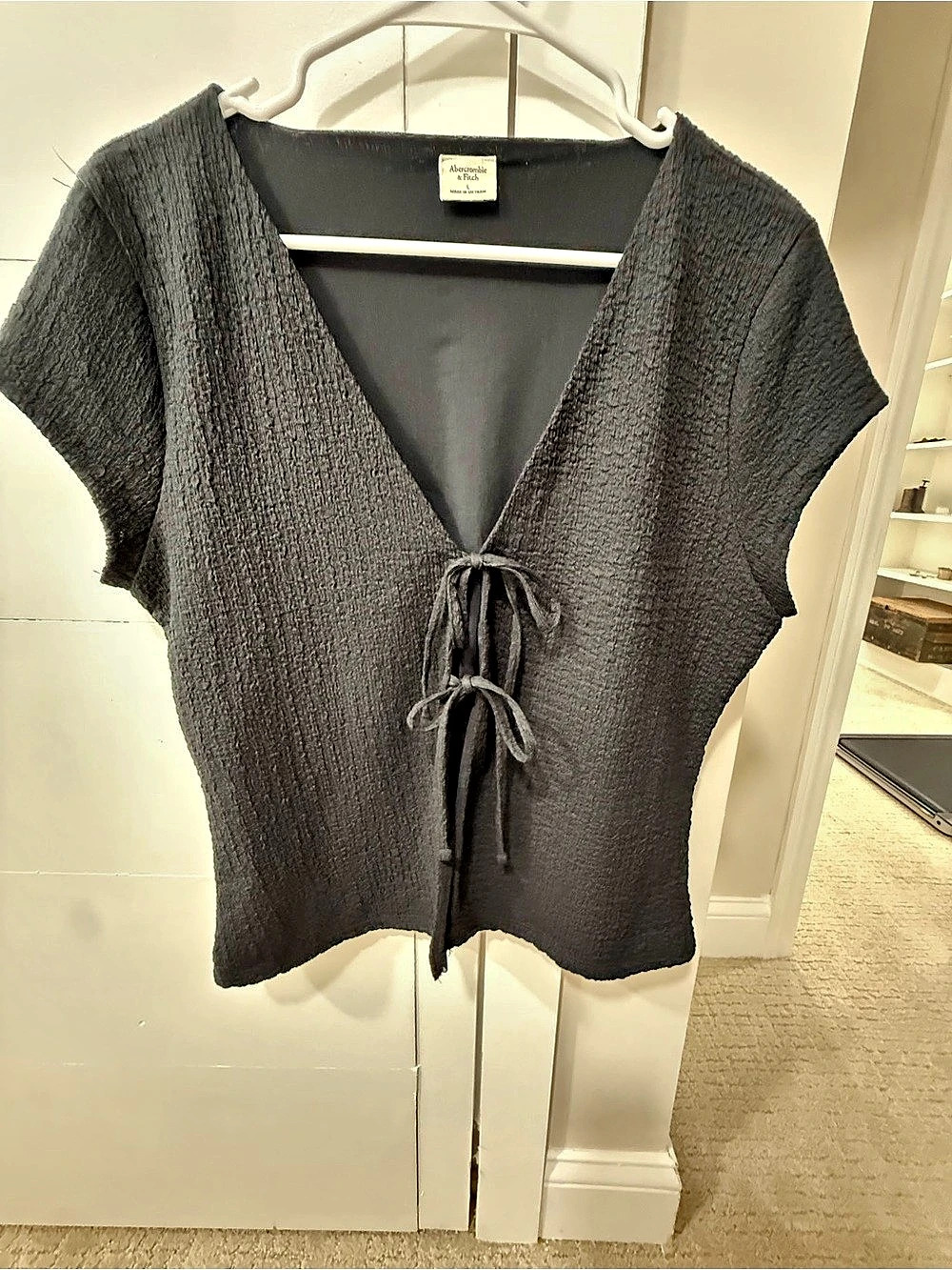 Abercrombie & Fitch Bubble Knit Tie-Front Top Black Large Like New